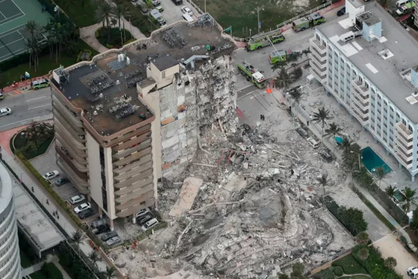 building-collapse-miami (Amy Beth Bennett-South Florida Sun-Sentinel-Associated Press)